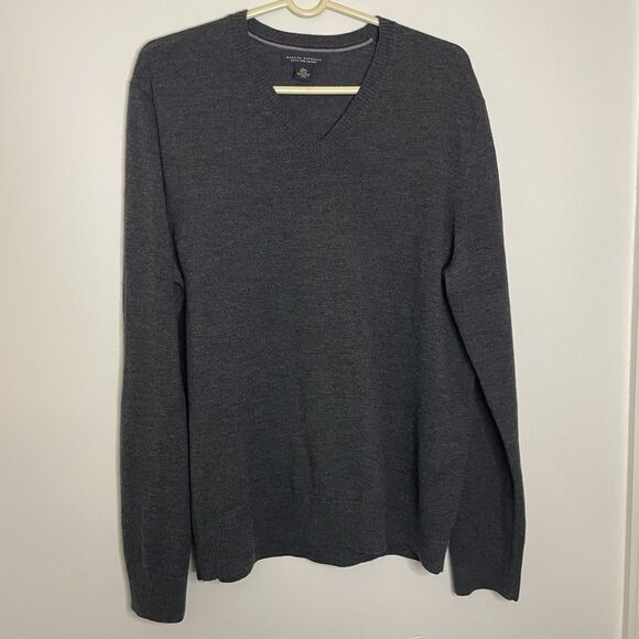 Banana Republic BR Mens Classic V Neck Sweater 100% Merino Wool Gray Size Large - Picture 1 of 7